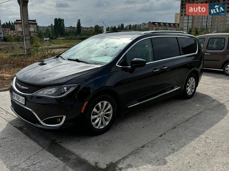Універсал Chrysler Pacifica 2019 в Рівному