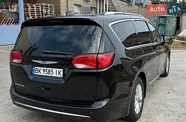 Універсал Chrysler Pacifica 2019 в Рівному