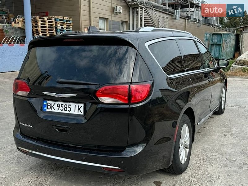 Універсал Chrysler Pacifica 2019 в Рівному