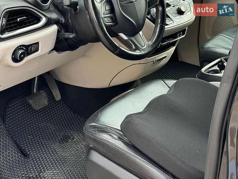 Універсал Chrysler Pacifica 2019 в Рівному