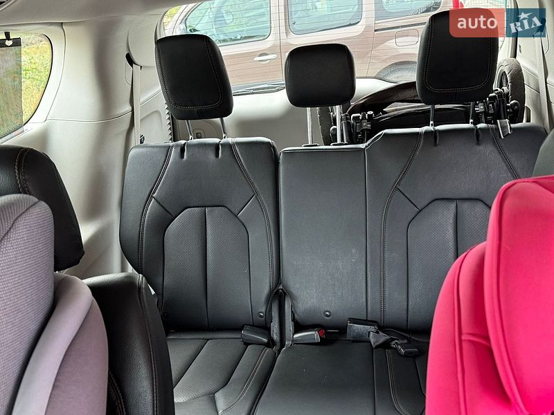 Універсал Chrysler Pacifica 2019 в Рівному