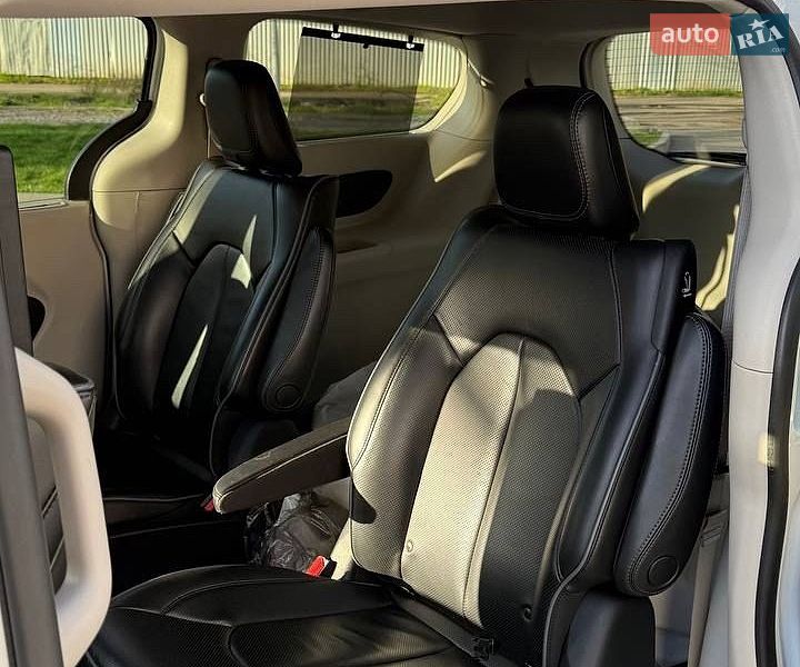 Універсал Chrysler Pacifica 2018 в Дніпрі фото 17 Універсал Chrysler Pacifica 2018 в Дніпрі