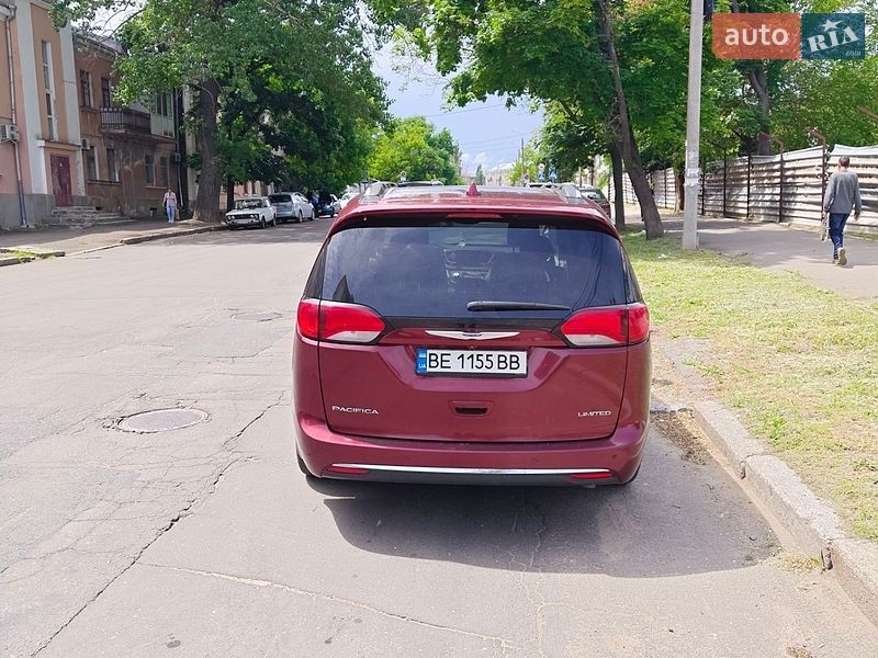 Минивэн Chrysler Pacifica 2018 в Николаеве