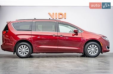 Мінівен Chrysler Pacifica 2018 в Києві