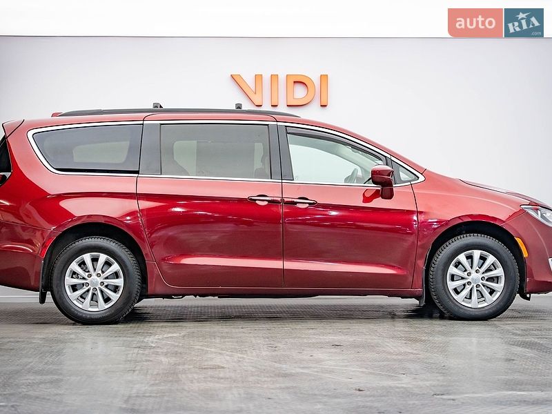 Мінівен Chrysler Pacifica 2018 в Києві