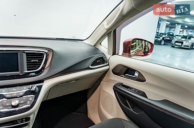 Мінівен Chrysler Pacifica 2018 в Києві