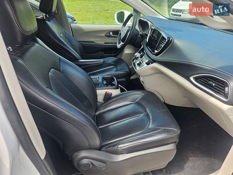 Мінівен Chrysler Pacifica 2022 в Львові