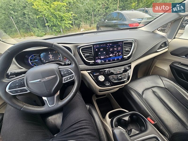 Мінівен Chrysler Pacifica 2022 в Львові