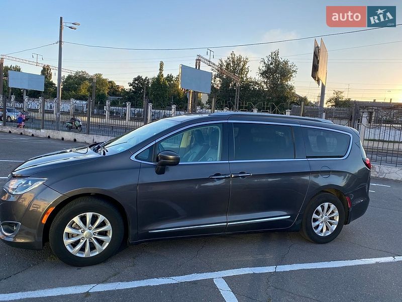 Мінівен Chrysler Pacifica 2019 в Одесі