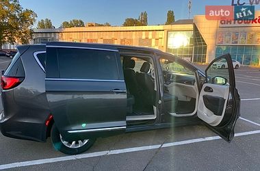 Мінівен Chrysler Pacifica 2019 в Одесі