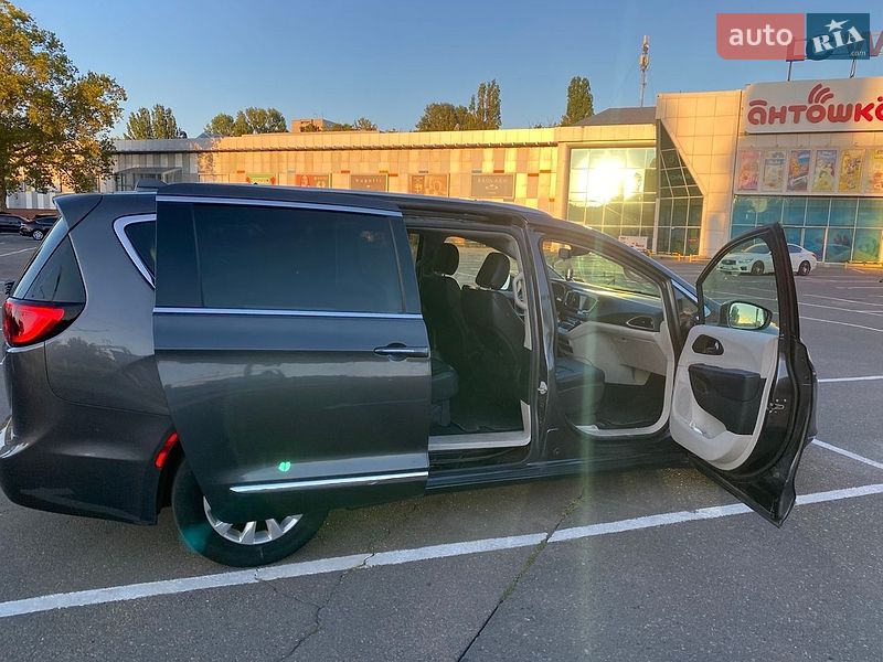 Мінівен Chrysler Pacifica 2019 в Одесі