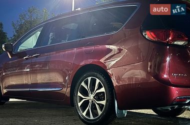 Внедорожник / Кроссовер Chrysler Pacifica 2016 в Ирпене