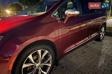 Внедорожник / Кроссовер Chrysler Pacifica 2016 в Ирпене