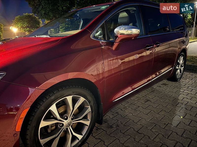 Внедорожник / Кроссовер Chrysler Pacifica 2016 в Ирпене
