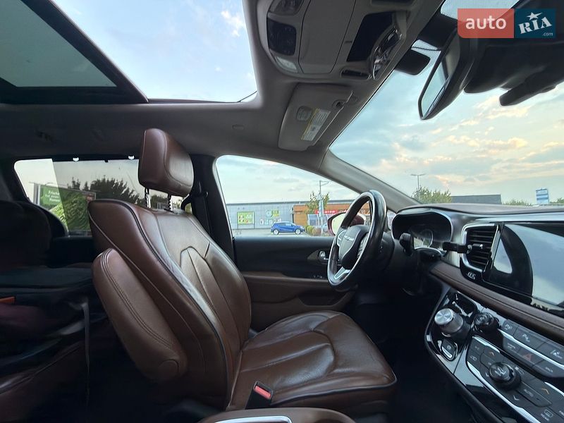 Внедорожник / Кроссовер Chrysler Pacifica 2016 в Ирпене