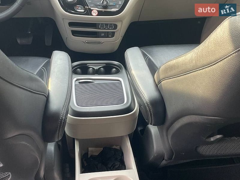 Минивэн Chrysler Pacifica 2022 в Львове