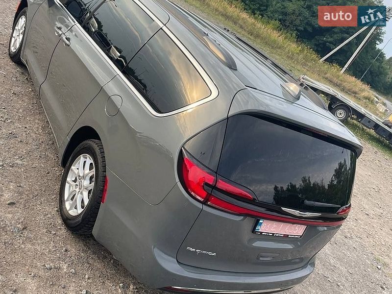 Минивэн Chrysler Pacifica 2022 в Львове