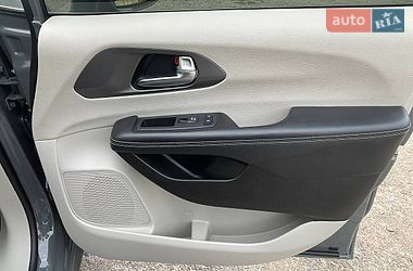 Минивэн Chrysler Pacifica 2022 в Львове