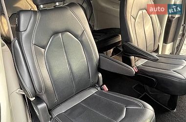 Минивэн Chrysler Pacifica 2022 в Львове