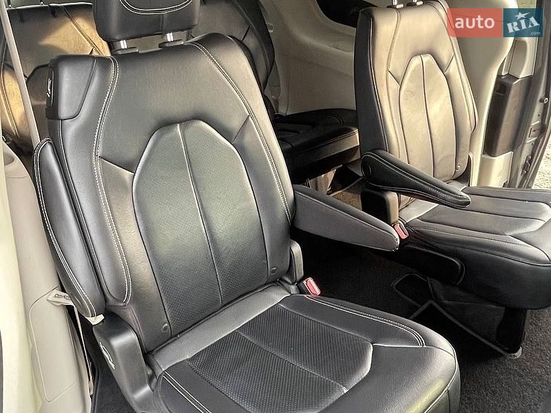 Минивэн Chrysler Pacifica 2022 в Львове