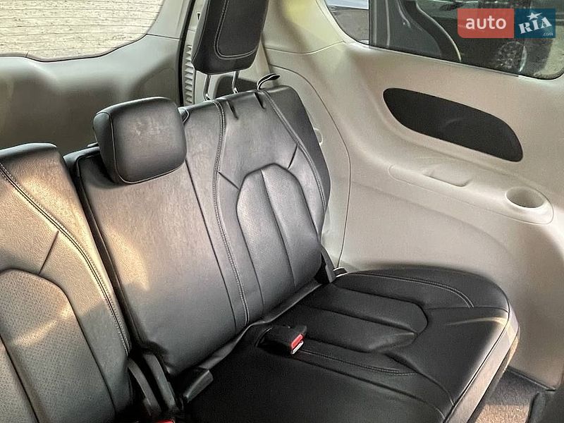 Минивэн Chrysler Pacifica 2022 в Львове