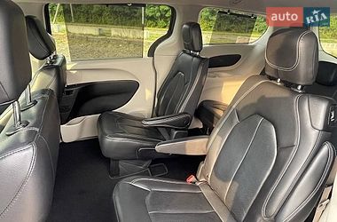 Минивэн Chrysler Pacifica 2022 в Львове