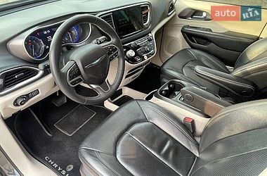 Минивэн Chrysler Pacifica 2022 в Львове