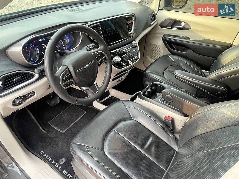 Минивэн Chrysler Pacifica 2022 в Львове