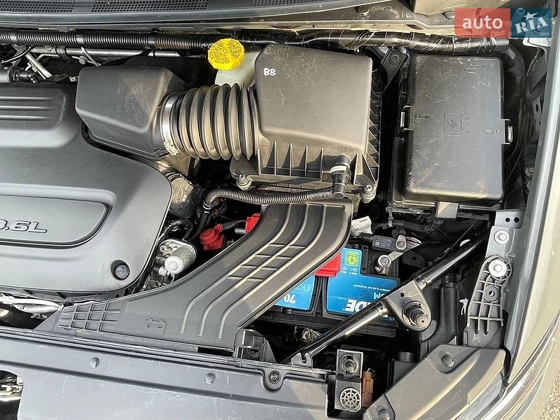 Минивэн Chrysler Pacifica 2022 в Львове