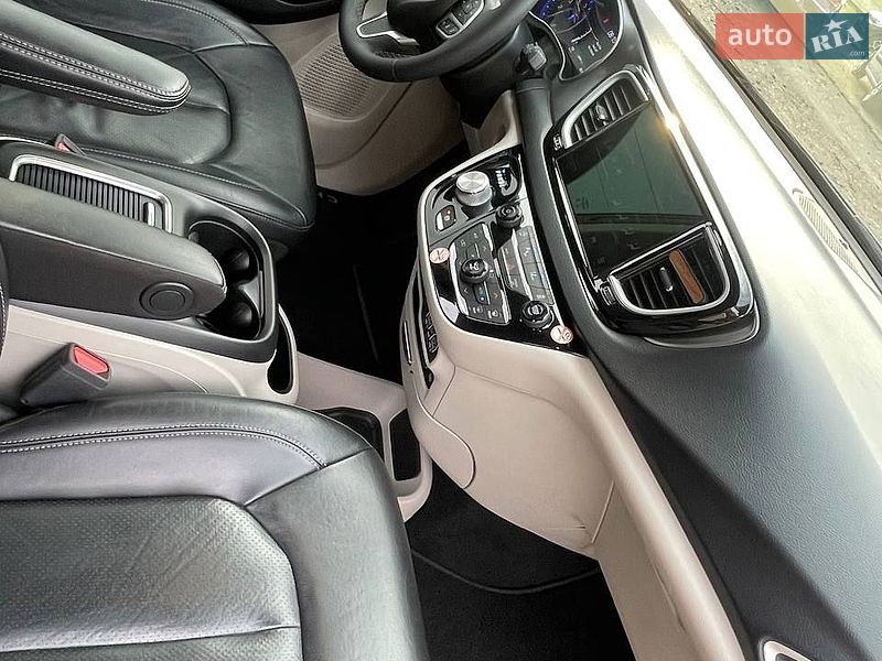 Минивэн Chrysler Pacifica 2022 в Львове