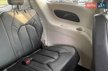 Минивэн Chrysler Pacifica 2022 в Львове