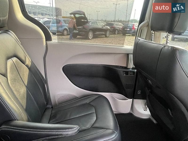 Минивэн Chrysler Pacifica 2022 в Львове