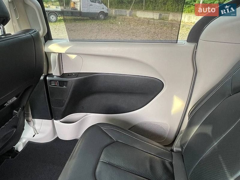 Минивэн Chrysler Pacifica 2022 в Львове
