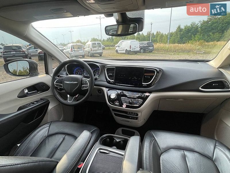 Минивэн Chrysler Pacifica 2022 в Львове
