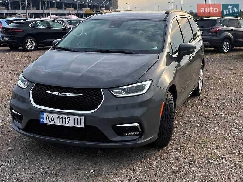 Минивэн Chrysler Pacifica 2022 в Львове