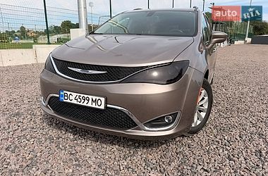Внедорожник / Кроссовер Chrysler Pacifica 2017 в Львове