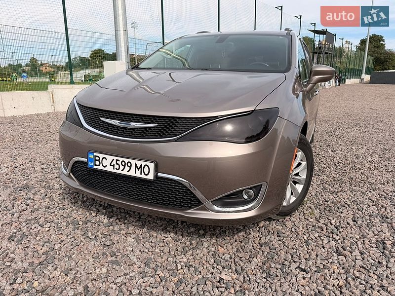 Внедорожник / Кроссовер Chrysler Pacifica 2017 в Львове