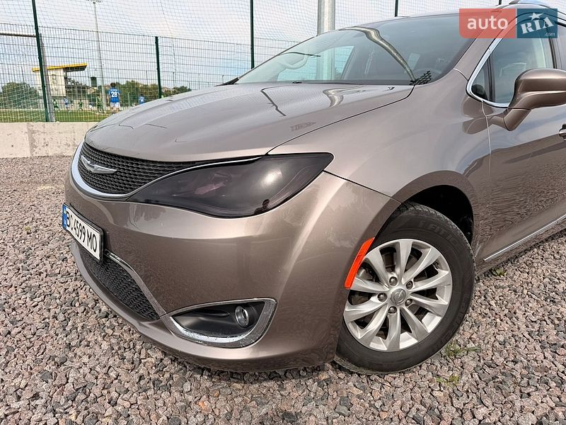 Внедорожник / Кроссовер Chrysler Pacifica 2017 в Львове