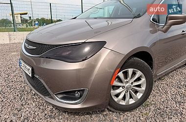 Внедорожник / Кроссовер Chrysler Pacifica 2017 в Львове