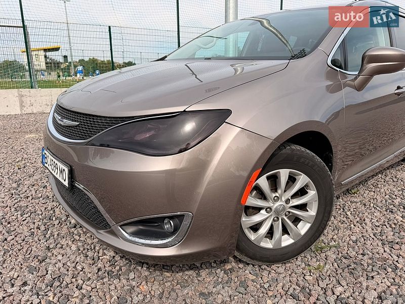 Внедорожник / Кроссовер Chrysler Pacifica 2017 в Львове