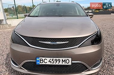 Внедорожник / Кроссовер Chrysler Pacifica 2017 в Львове