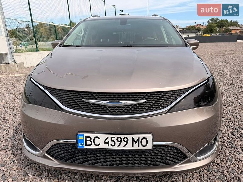 Внедорожник / Кроссовер Chrysler Pacifica 2017 в Львове