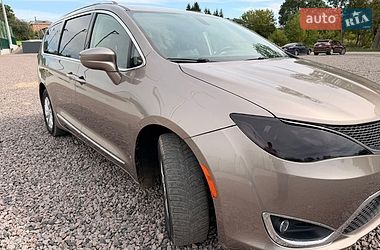 Внедорожник / Кроссовер Chrysler Pacifica 2017 в Львове