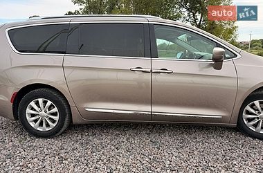 Внедорожник / Кроссовер Chrysler Pacifica 2017 в Львове