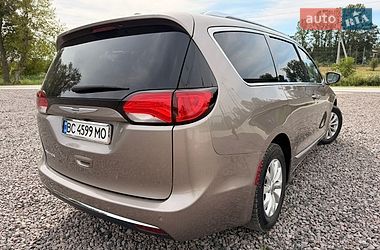 Внедорожник / Кроссовер Chrysler Pacifica 2017 в Львове