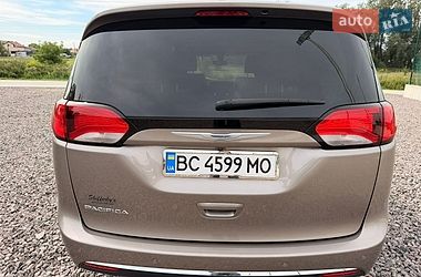 Внедорожник / Кроссовер Chrysler Pacifica 2017 в Львове