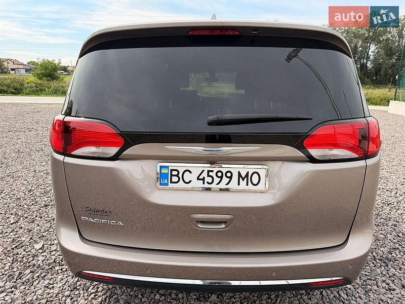 Внедорожник / Кроссовер Chrysler Pacifica 2017 в Львове