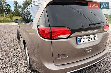 Внедорожник / Кроссовер Chrysler Pacifica 2017 в Львове
