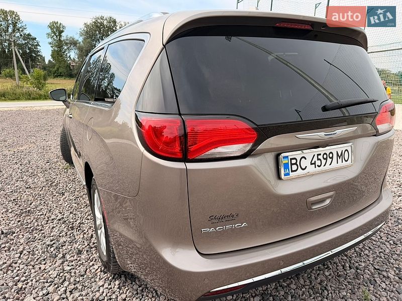 Внедорожник / Кроссовер Chrysler Pacifica 2017 в Львове