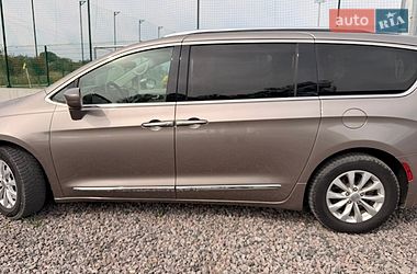 Внедорожник / Кроссовер Chrysler Pacifica 2017 в Львове